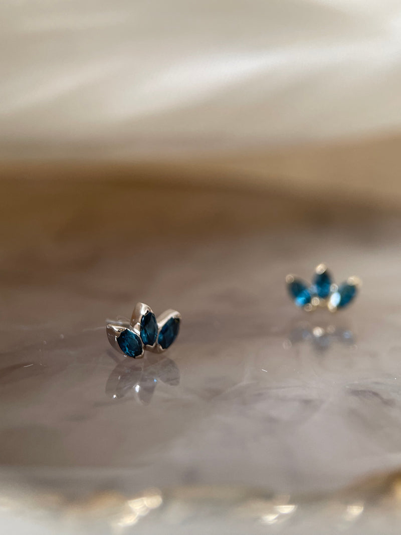 Anatometal  Marquise Fan End 3 Stones Mini Threadless (18K Gold)